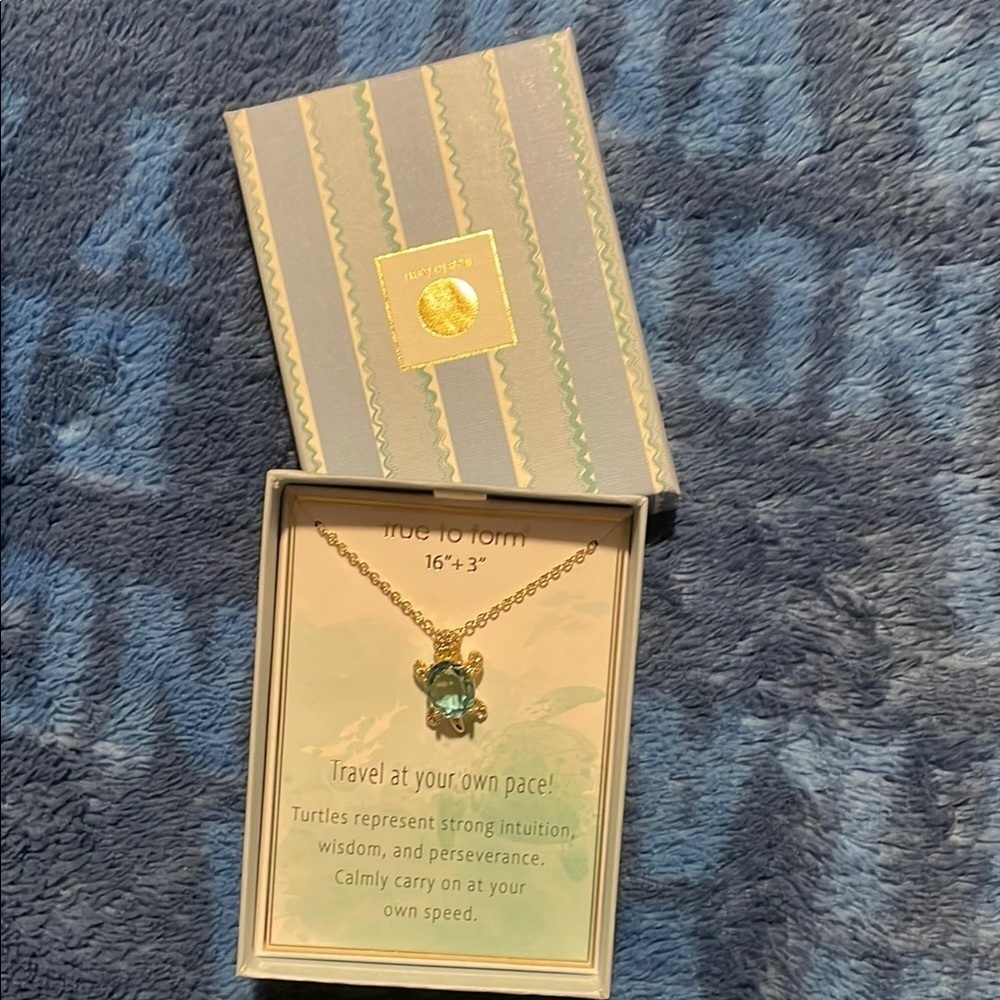 Gold Minimalist Necklace with Pendant